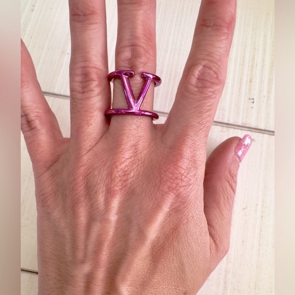 Valentino Garavani Pink Metallic V Logo Ring - Picture 9 of 9